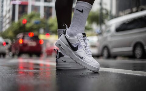 如何通过精准的课程定位来提高学生的购买意愿？