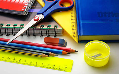 请详细介绍一下剪映这款软件的优缺点，使用技巧，主要功能