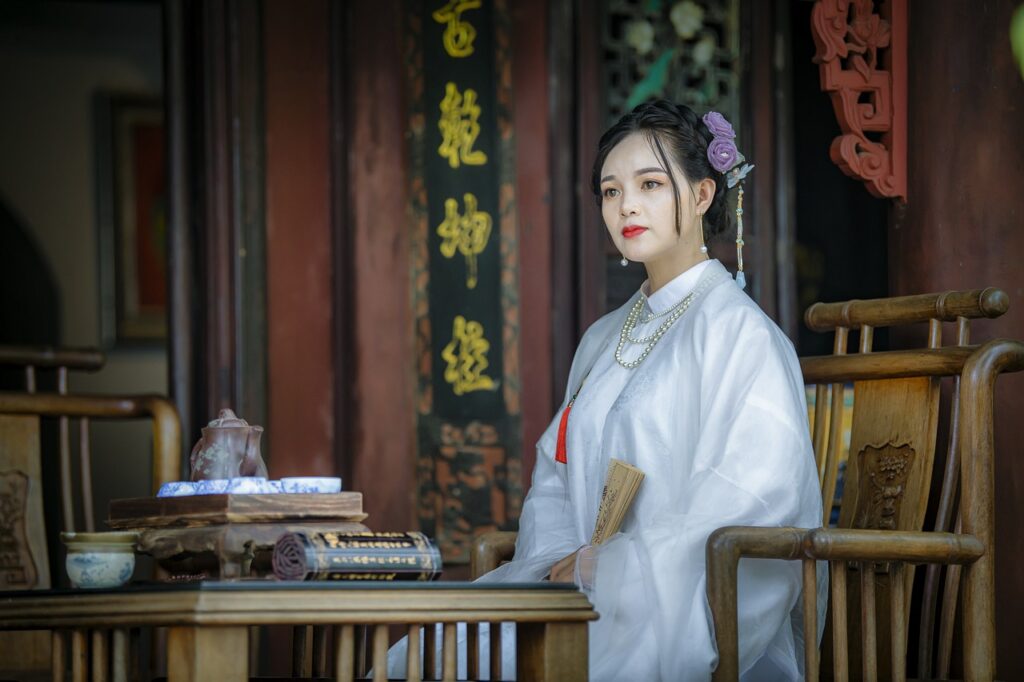 双机位剪辑时，切换时机非常重要，如何确定镜头切换的时机？