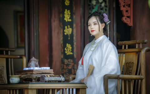 双机位剪辑时，切换时机非常重要，如何确定镜头切换的时机？