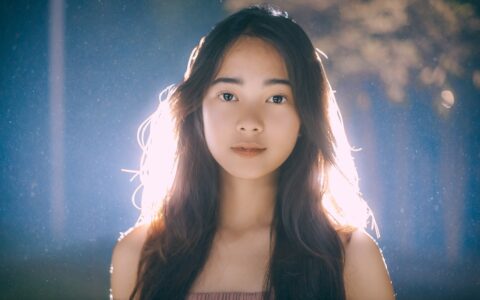 录制教学视频时，如何打灯光，才能营造出专业、温馨的氛围？