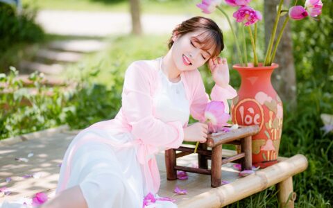 文心一言和Kimi在多轮对话理解方面的表现如何？（附实际使用场景实例）