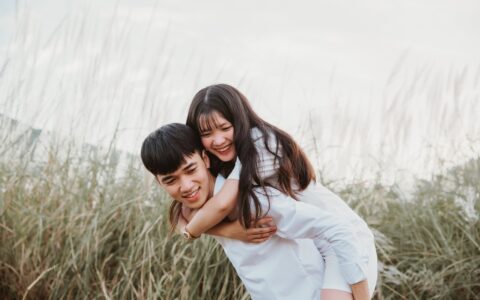 用MECE原则制作课程时，如何确保内容既全面又没有重复？