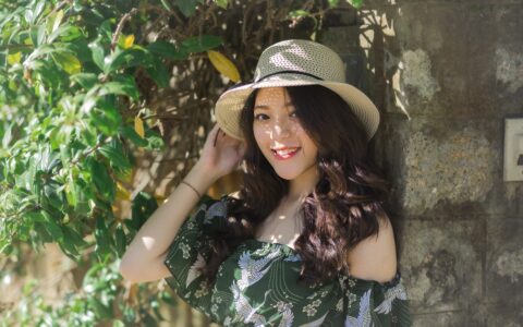 在社交媒体上进行广告投放时，我应该注意哪些关键指标？（头条、千川、小红书等）