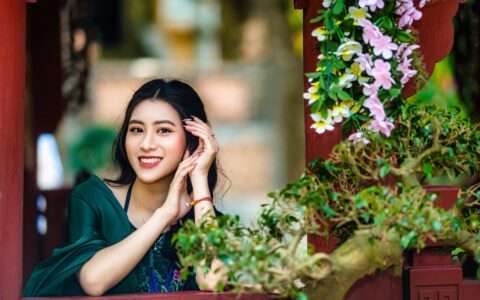 Kimi在与用户沟通时，如何避免使用可能引起误解的行业术语？（其实这是很难做到的）