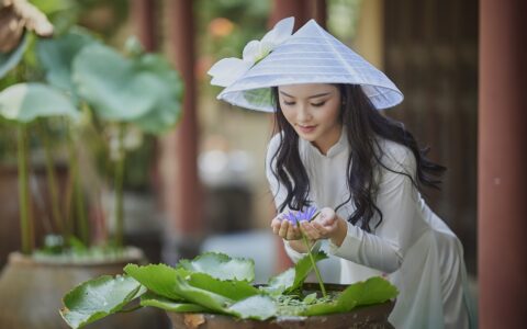 我是一名围棋老师，如何使用人工智能工具，来辅助我完成备课呢？