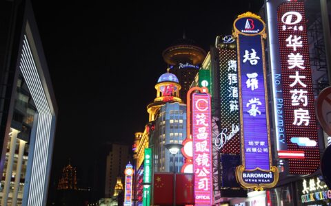 kimi 人工智能工具，与智谱清言相比，智谱清言的优势体现在哪几个方面？