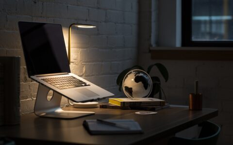 Kimi实战：我是一名围棋老师，请给我一个从业余一段，一直到业余5段的教学大纲，教学内容，教学目标，参考教材或资料，以及对应的比赛信息