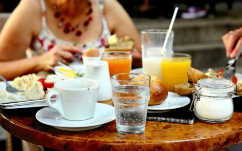 数字人制作技术的未来发展趋势是什么？它的技术难点、应用场景有哪些？目前，普通人制作数字人视频的成本高不高？