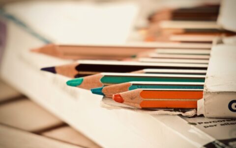 美业类的知识付费帐号，短视频文案如何编写？（具体的步骤、注意事项、法律风险、拍摄脚本和要求、Dou+过审，同步小红书）