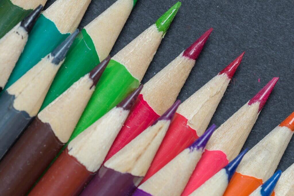 AI写作潮下，你的文字价值何在？提升表达深度的3个"反算法"心法