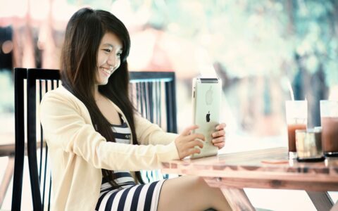 卖课的直播间文案有什么特点？哪些能说，哪些不能说，违禁词有哪些？（附实例演示）