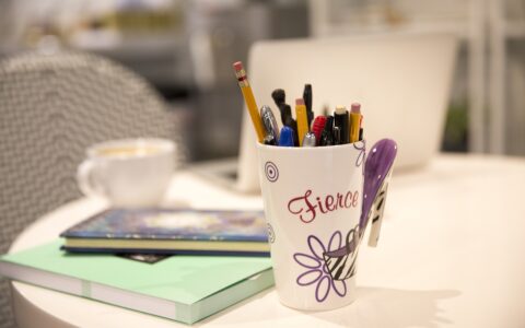 Kimi 目前是不是免费的？如果是，会不会一直免费下去，如果收费，那么在什么情况下可能会进行收费模式？