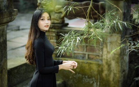 课程，做为虚拟商品，它的定价策略和实物商品相比，有什么不同之处，要注意什么？