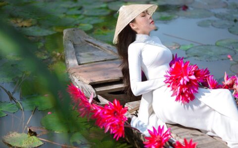 为什么ChatGPT生成的中文答案，感觉非常的奇怪呢？是不是他对中文的理解能力太差了，还是因为数据不足？