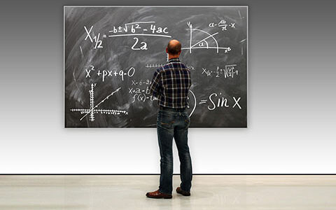 紫东太初和文心一言相比，有哪些特点，我应该如何选择适合我的AI工具？