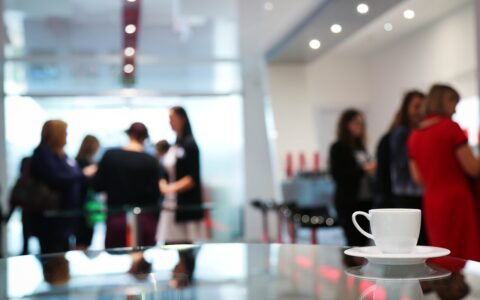 以一名做课老师的角度来看：“六顶思考帽”的思维模式，它的应用场景有哪些？