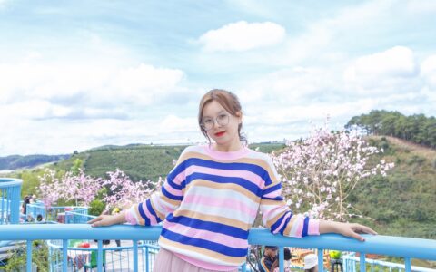 讲故事卖课时，如何避免偏离课程核心内容，以及如何避免内容枯燥乏味？