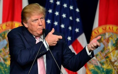 特朗普遇刺事件，那张经典的相片是用什么相机拍的，这个相机有什么特点