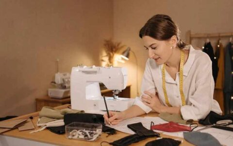 除了观察视频细节，其实还可以通过音频和逻辑线来识别AI视频和真实视频