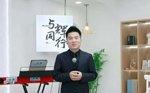 与辉同行成功的秘诀是什么？它和董宇辉有什么关系？与辉同行直播间和其它直播间的区别和直播风格是什么？