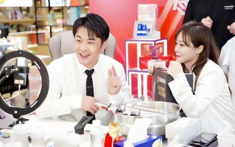 如果我的素材是4K的，但是我想降低分辨率到1080p，我应该如何操作以保持视频质量？