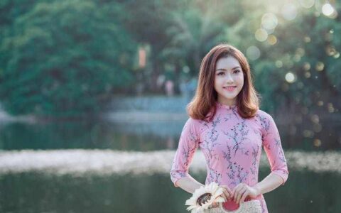 有人说，知识博主，不要再做录播课了，应该把主要精力放在直播课上，这种说法对吗？有什么依据？