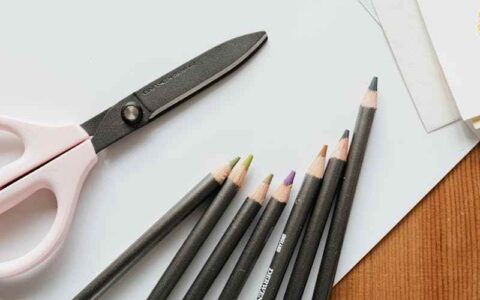 现在做自媒体有哪些赛道是值得推荐的，如何平衡创新和商业性呢？