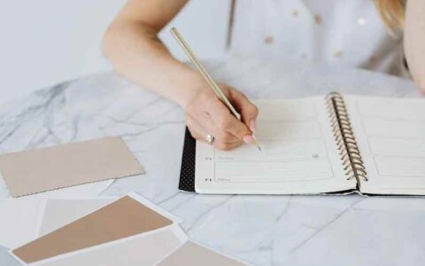 为什么各大自媒体平台，开始清理数字人制作的视频内容，有什么手段可以快速识别出数字人吗？