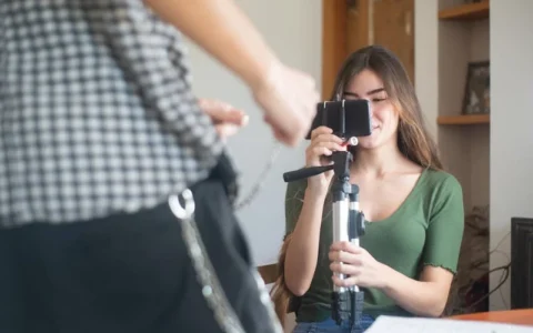 知识博主在抖音这样的短视频平台上非常难以生存的？我应该如何才能这抖音这样的平台上生存下来呢？