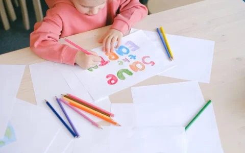 利用人工智能做自媒体，并非适合每一个人，想用AI做自媒体，需要具备哪些技能和知识？