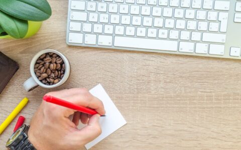 AI生成内容，虽然效率很高，但是法律风险也很大，AI生成的内容在版权保护方面有哪些问题，不注意可能进去踩缝纫机