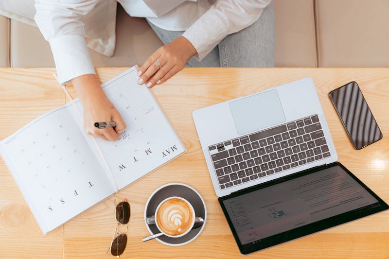 "成交力"提升200%：知识付费博主必学的冲突数字法与场景化指令