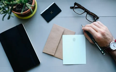 社群营销是知识博主非常喜欢的一些变现方式：分享一些成功的知识付费社群案例