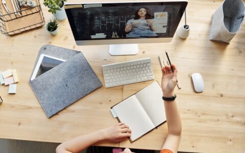 知识付费起号总卡壳？4个“流量钩子”设计法，让你刚发内容就有人追着问