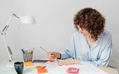 介绍几种常用的 AI 视频分辨率提升工具，谁用谁知道