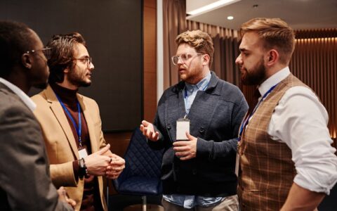 一些精彩的故事冲突实例，照着抄就可以写出一个让人过目不忘的好故事，快速建立自己的可信人设