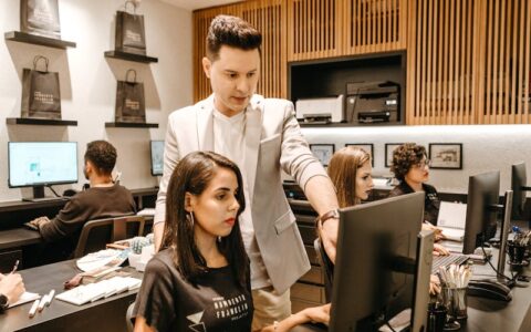 做为一名培训老师，如何快速提升学员的演讲能力，有哪些有效的方法？