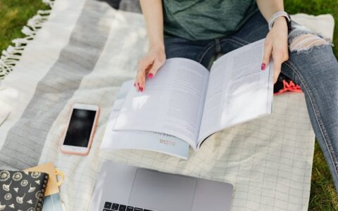 罗永浩数字人拿下世界大奖，6小时带货5500万，本尊坦言：打不过