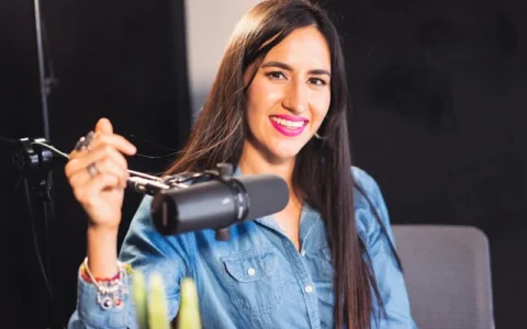 新手养号技巧：设置1个抖音小号，只刷垂直内容，让算法为你推荐爆款文案