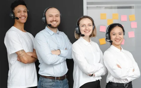 如何在教育主题下，写出同时适用于小红书和今日头条的文案？