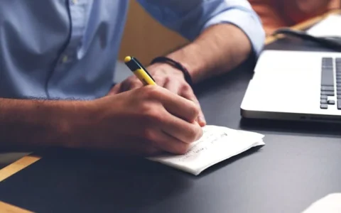 通过外观、语音就可以分辨出数字人：如何判断一个内容是不是由数字人制作的呢