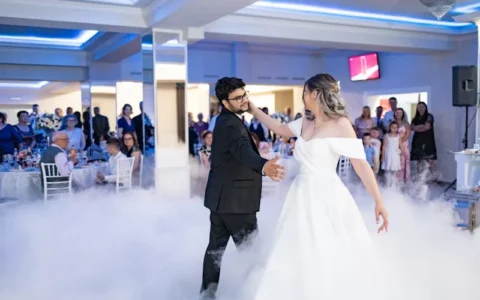 在文案写作中，如何在保证传递产品信息的同时，又能让文案具有足够的创意和趣味性呢？