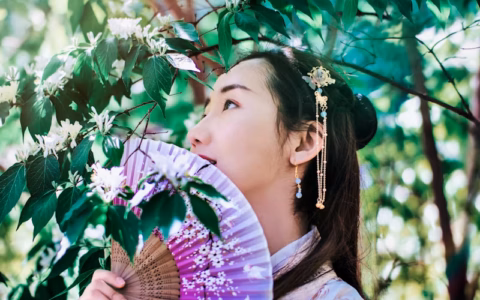 绿幕抠像的素材，在拍摄时要求“光要均、布要平”，具体指的是什么？特别是打光，需要注意什么？【附推荐品牌】