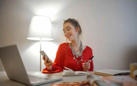 从月薪 3000，想实现财务自由，先做到时间自由，自媒体创业可能是唯一途径