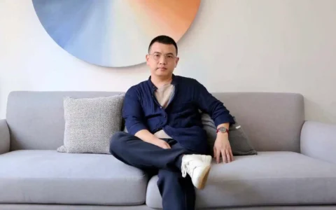 卢克文：从流水线工人到千万粉丝大V，一个中专生的逆袭传奇