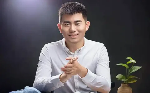 从摆地摊到千万富翁：一个社恐青年的逆袭之路——解密粥左罗的”写作开挂人生”