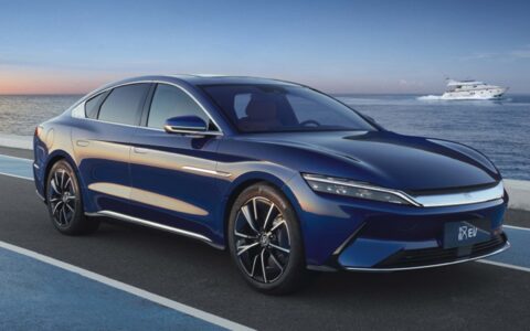 DeepSeek实战：新能源车充电难？2025年普通人靠这3招躺赚绿色红利！