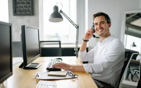 别再硬广刷屏了！顶级文案都在偷学的「故事钩子」技巧，让用户主动看到最后