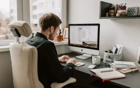 如何设计有效的用户调研问卷来精准捕捉目标用户的真实痛点？